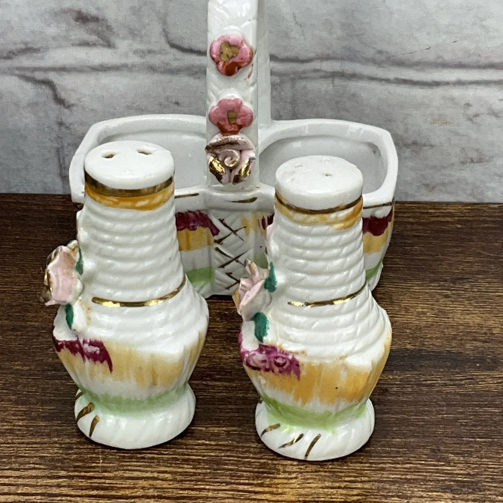 Salt & Pepper Shaker Basket Pink & Gold FLowers‎ / Vintage Japan 1950's Ceramic